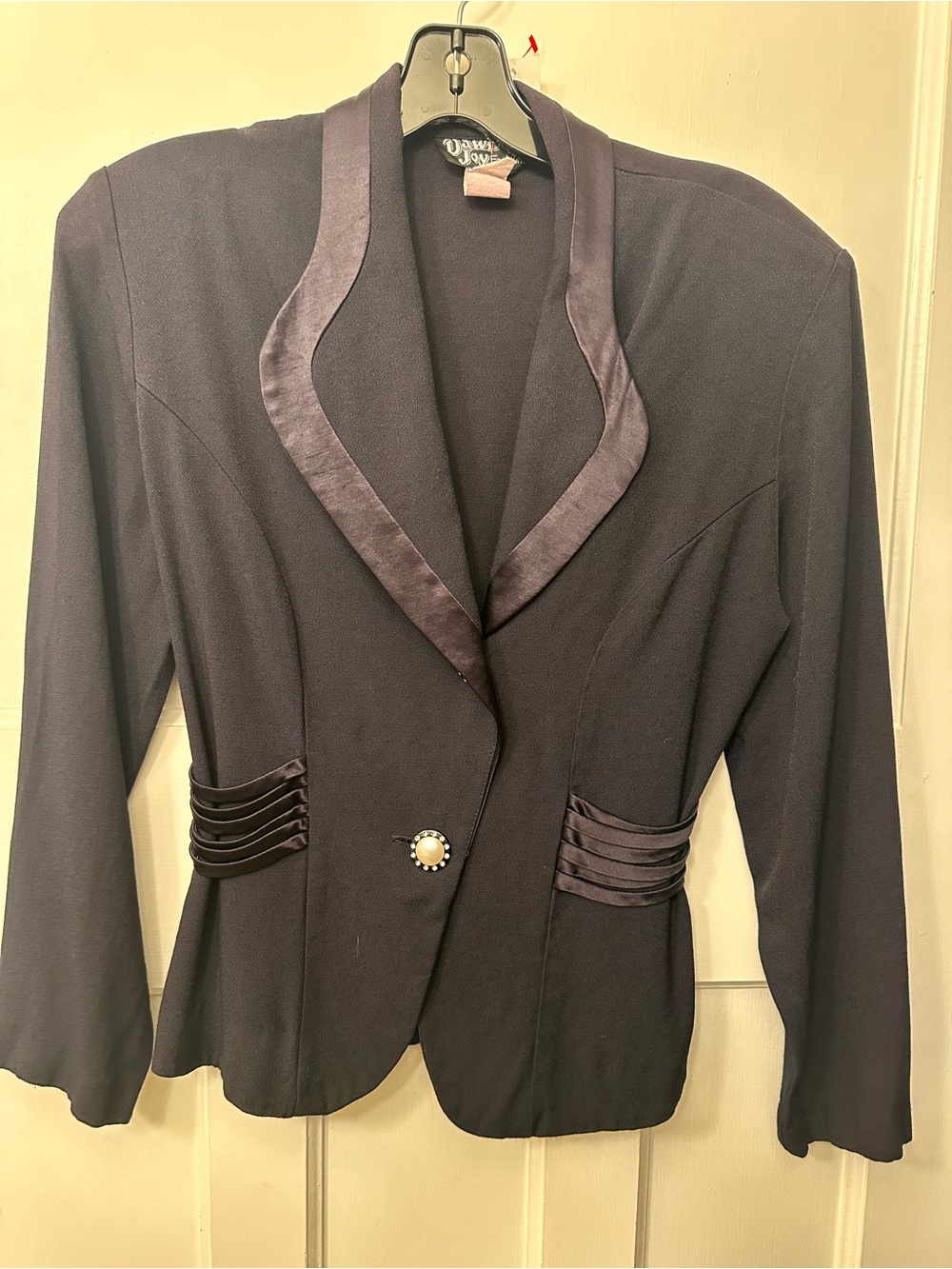 ⭐️ Vintage 80s-90s Small Navy Blazer with Satin Trim